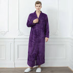Calidez de invierno con bata de maternidad CozyNest en franela térmica extra larga