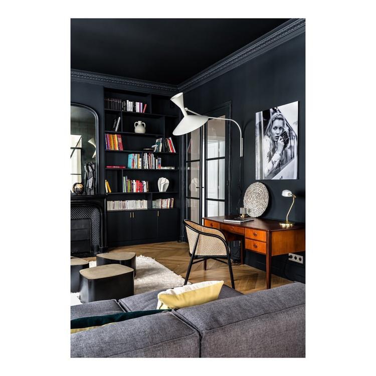 Lámpara de Pared Moderna NovaSwing con Brazo Oscilante y Enchufe para Decoración de Dormitorio