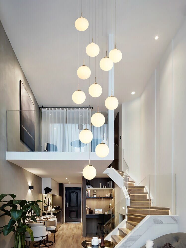 Lampada a sospensione Liora Orb per ingressi e hall eleganti