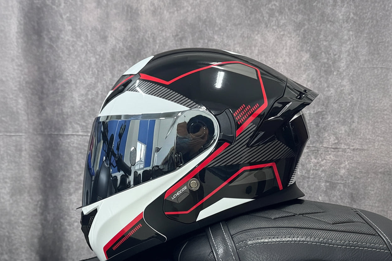 Casco Integrale Moto Ribaltabile con Doppia Lente e Ala Aerodinamica Posteriore Certificato DOT