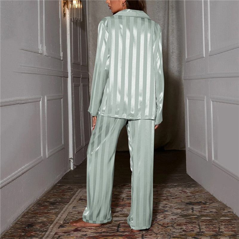 Set pigiama donna NovaSilk dalla collezione di biancheria da notte in seta per il comfort notturno