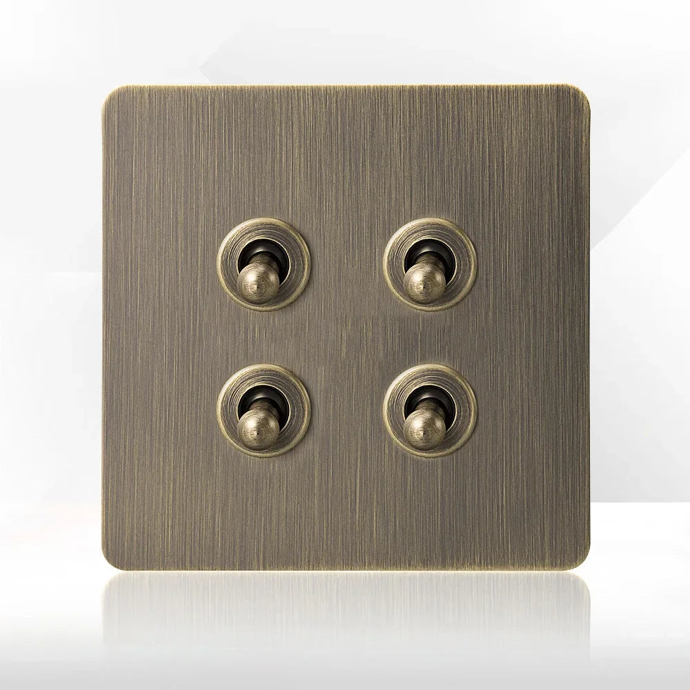 Antieke bronzen metalen wandcontactdoos met USB-oplaadpoort