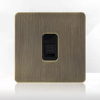 Antieke bronzen metalen wandcontactdoos met USB-oplaadpoort