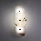 Vegglampe i LED med kobberdetaljer og Aurora-marmor for elegante interiører