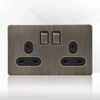 Antieke bronzen metalen wandcontactdoos met USB-oplaadpoort