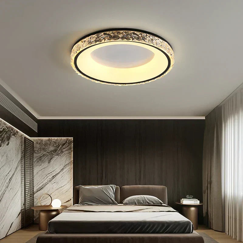 Marlow-kroonluchter met gouden afwerking en ronde kristaldetails