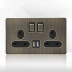 Antieke bronzen metalen wandcontactdoos met USB-oplaadpoort