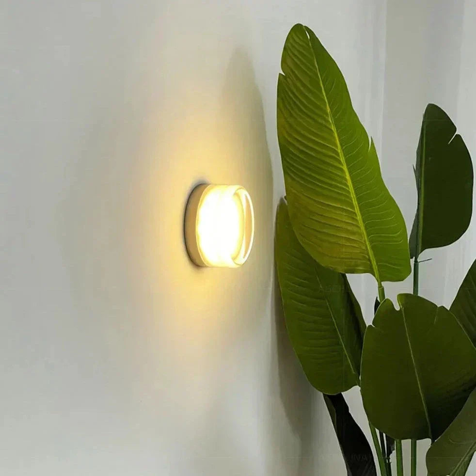 Lampu Dinding Kaca NovaLume oleh Lumenari Studio