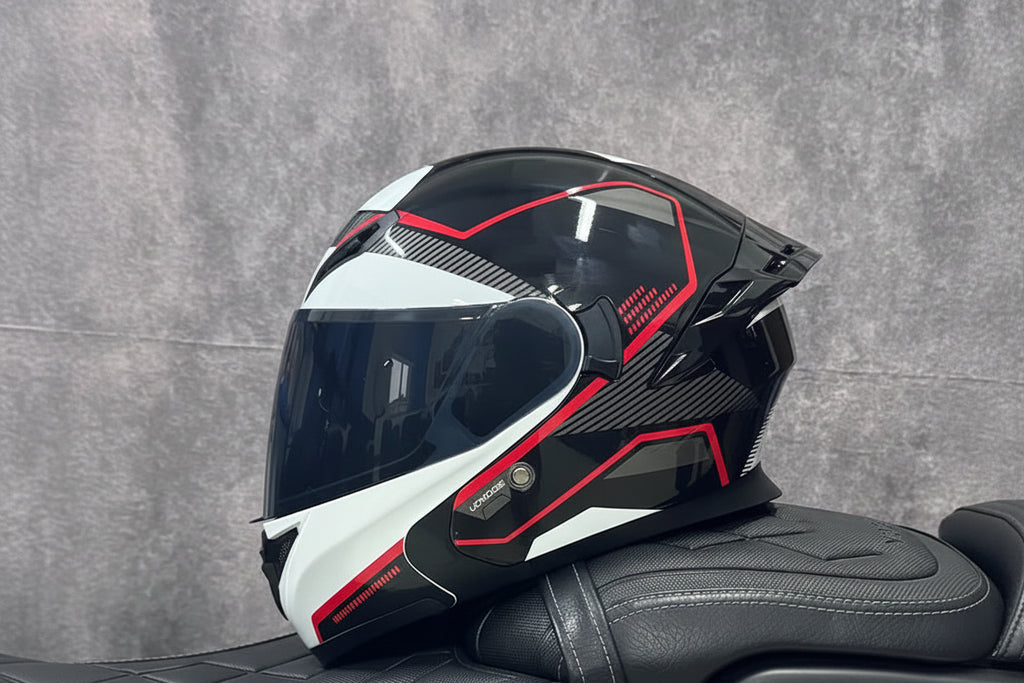 Casque de moto intégral rabattable avec double lentille et aileron arrière aérodynamique, certifié DOT
