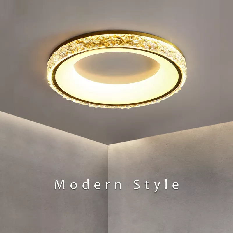 Marlow-kroonluchter met gouden afwerking en ronde kristaldetails