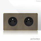 Antieke bronzen metalen wandcontactdoos met USB-oplaadpoort
