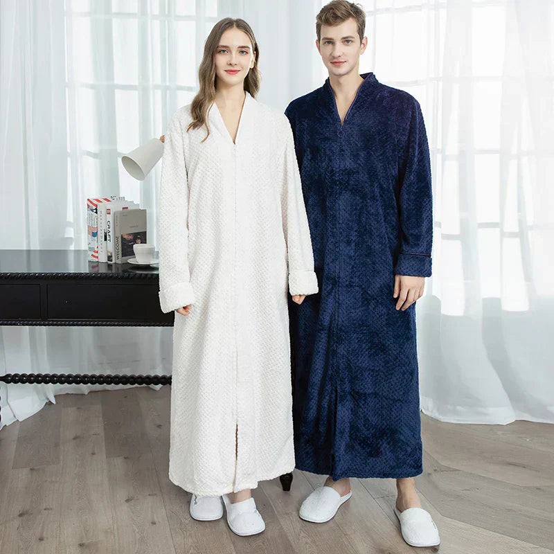 Calidez de invierno con bata de maternidad CozyNest en franela térmica extra larga