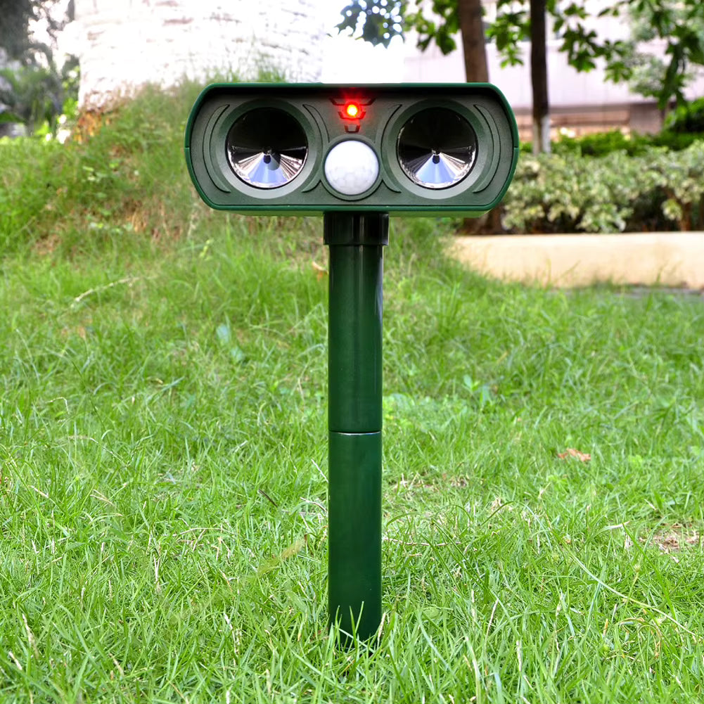 GardenGuard Solarny odstraszacz królików z ultradźwiękami i migającym światłem