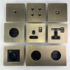 Antieke bronzen metalen wandcontactdoos met USB-oplaadpoort