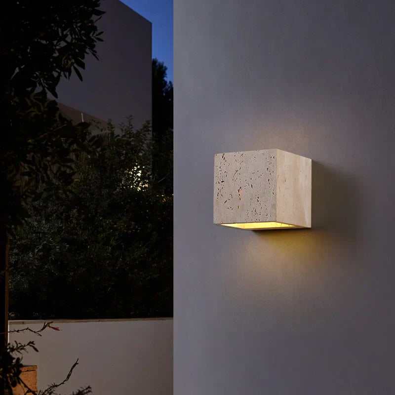 LumaStone Verlichting Travertijn LED Wandlamp Geperforeerd Ontwerp