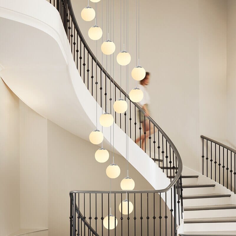 Lampada a sospensione Liora Orb per ingressi e hall eleganti