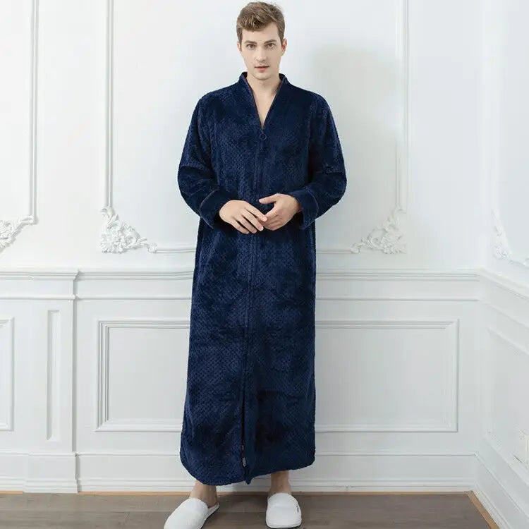 Calidez de invierno con bata de maternidad CozyNest en franela térmica extra larga