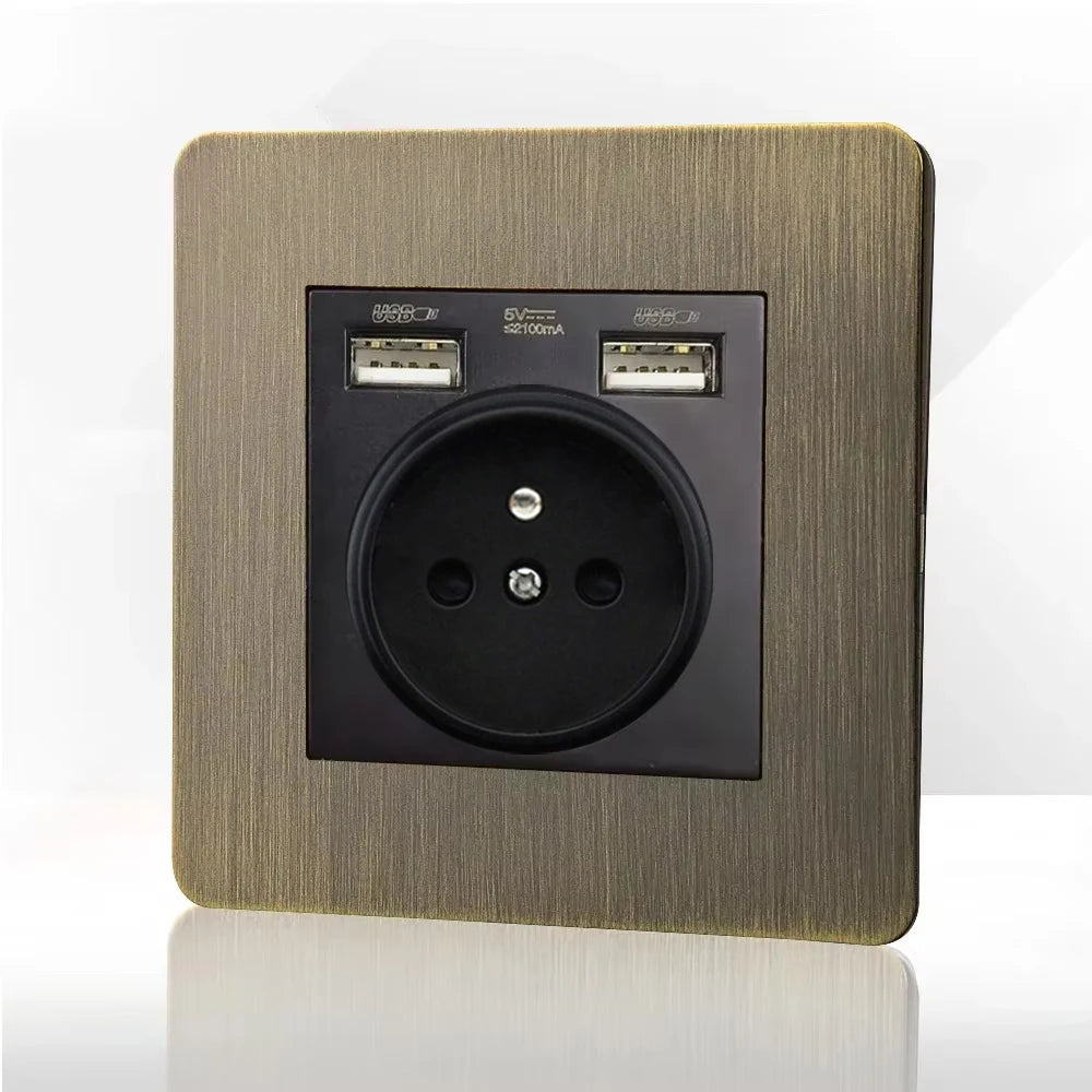 Antieke bronzen metalen wandcontactdoos met USB-oplaadpoort