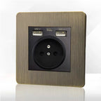 Antieke bronzen metalen wandcontactdoos met USB-oplaadpoort