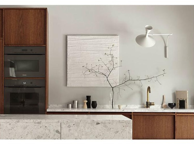 Lámpara de Pared Moderna NovaSwing con Brazo Oscilante y Enchufe para Decoración de Dormitorio