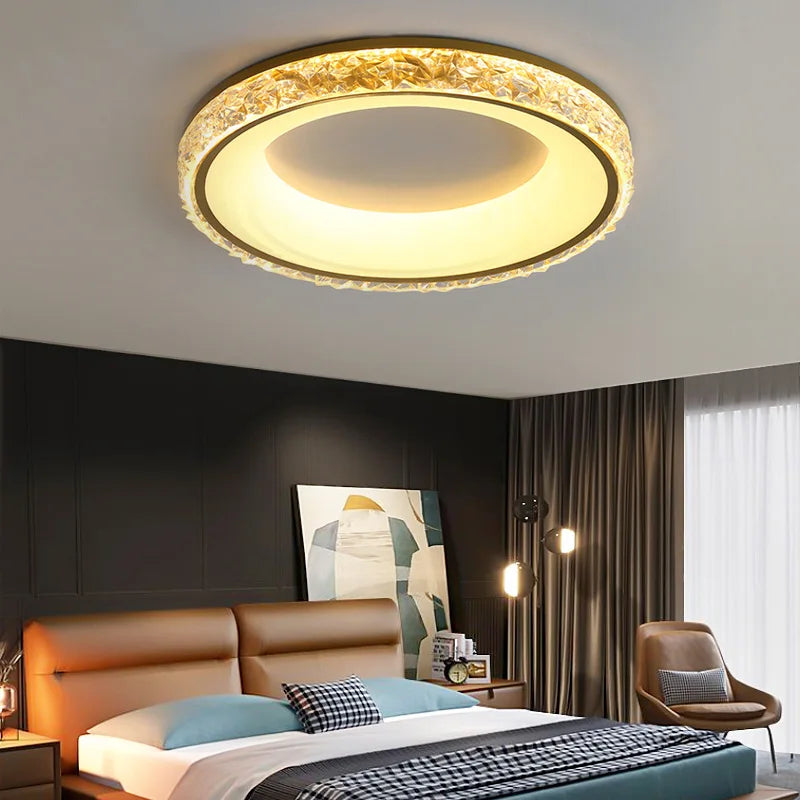 Marlow-kroonluchter met gouden afwerking en ronde kristaldetails