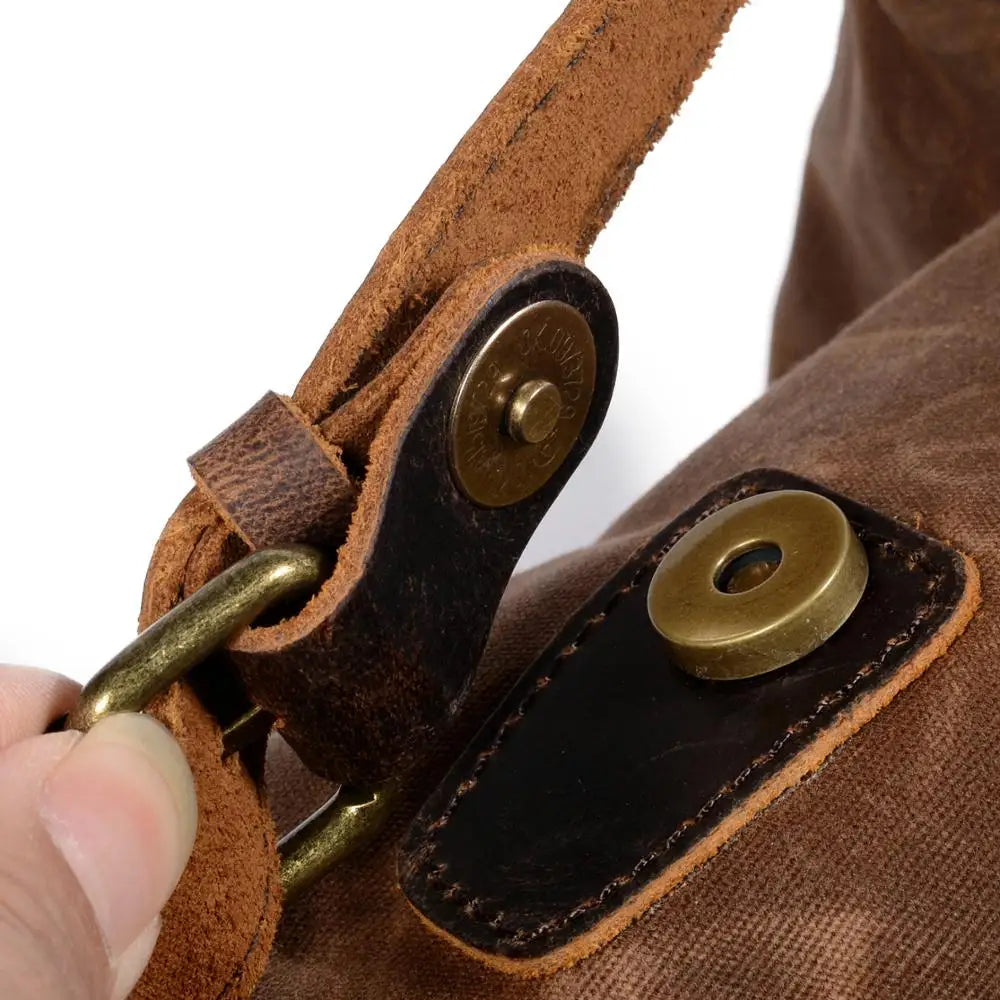 Zaino da viaggio Ridgeway con dettagli in pelle e tela resistente