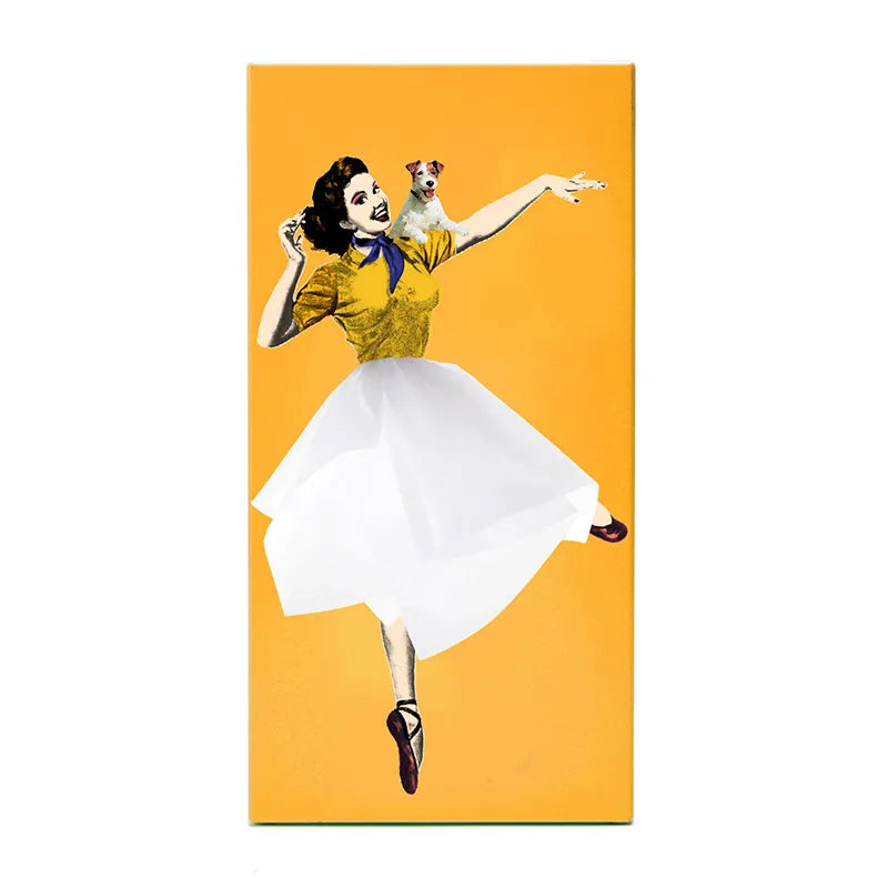 Kevara Näsdukshållare med vintage pin-up klänningar i träfinish
