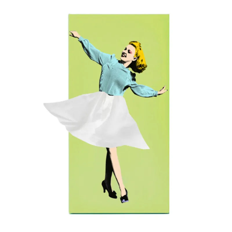 Kevara Näsdukshållare med vintage pin-up klänningar i träfinish