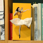 Kevara Näsdukshållare med vintage pin-up klänningar i träfinish