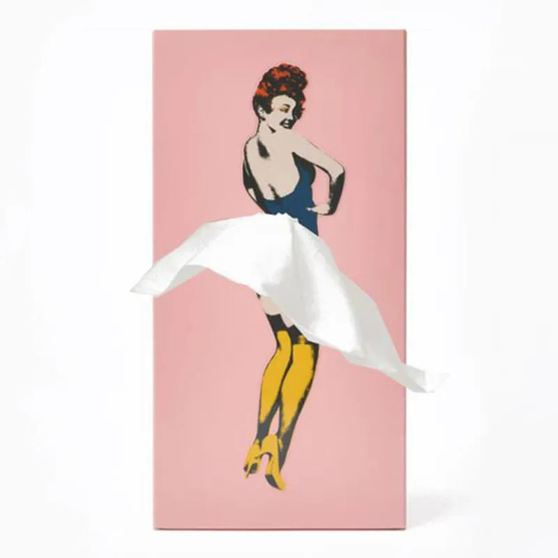 Kevara Näsdukshållare med vintage pin-up klänningar i träfinish