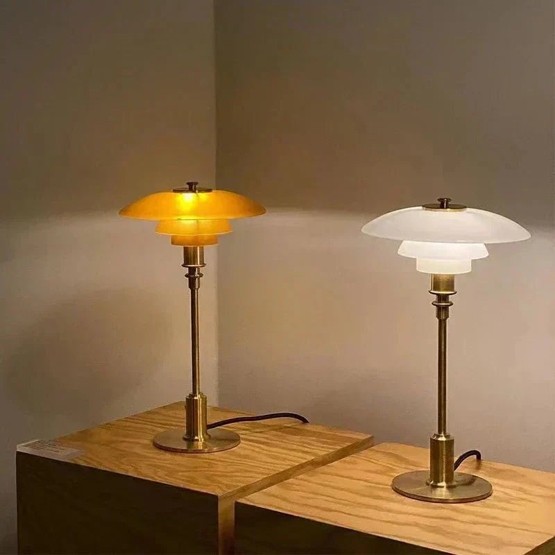 Lampa biurkowa Asterin Art Deco z wyrazistym geometrycznym motywem