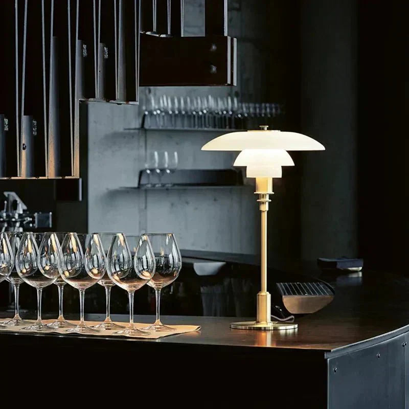 Lampa biurkowa Asterin Art Deco z wyrazistym geometrycznym motywem