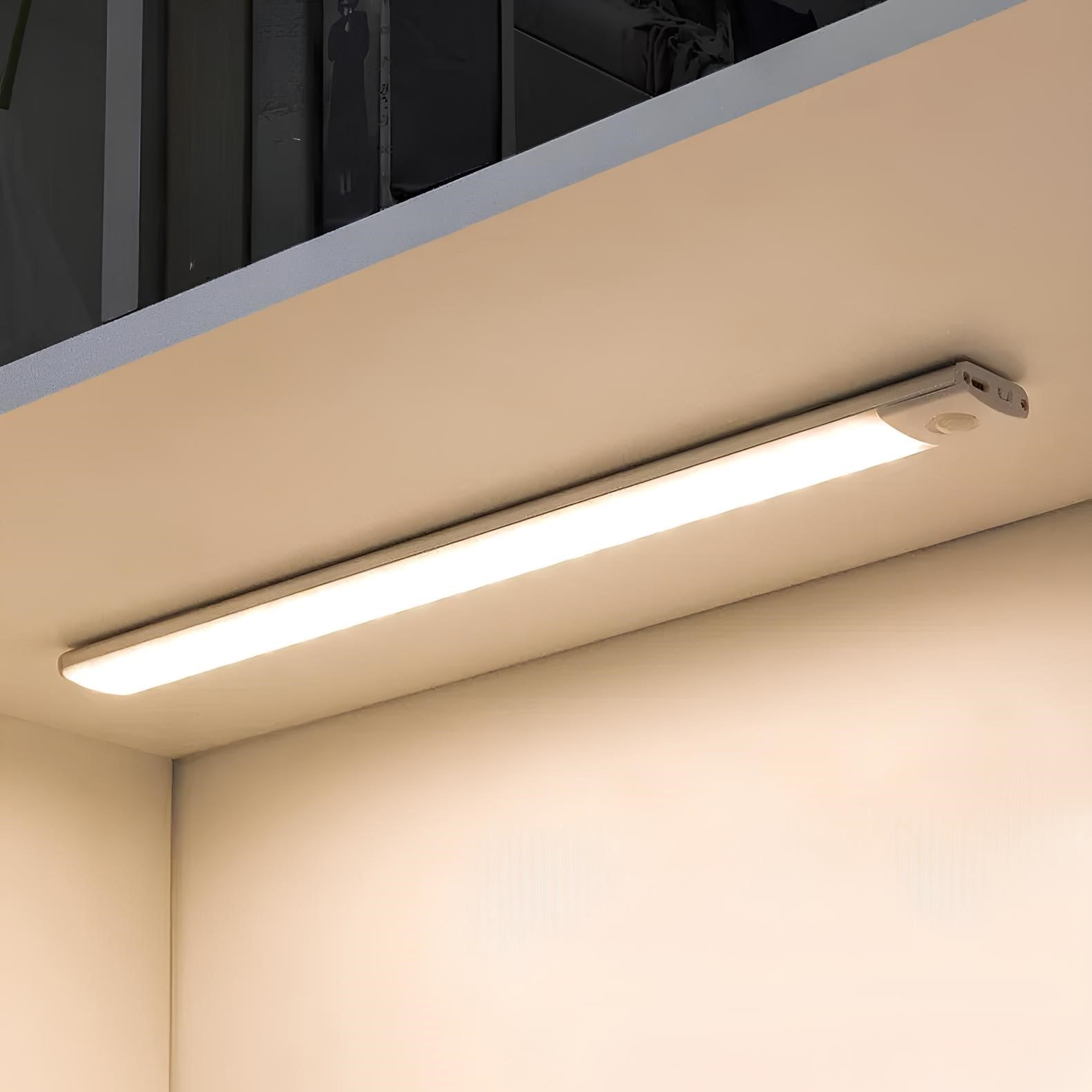Bezdrátové LED světlo do skříně s aktivací pohybem pro použití pod skříňkou