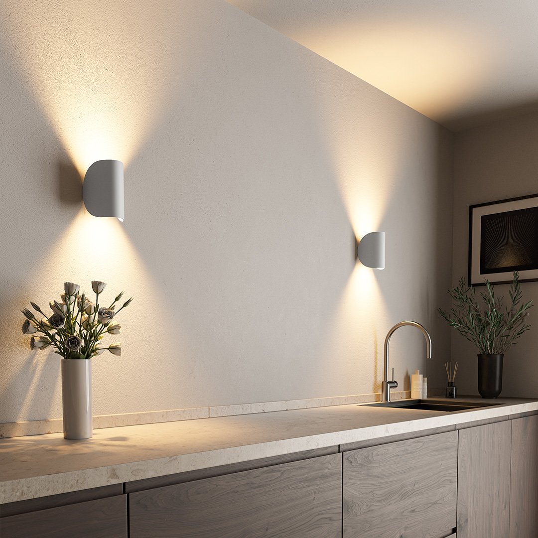 SolaraGlow Diffusierte Warme Wandleuchte für Wohnzimmer und Arbeitsbereiche