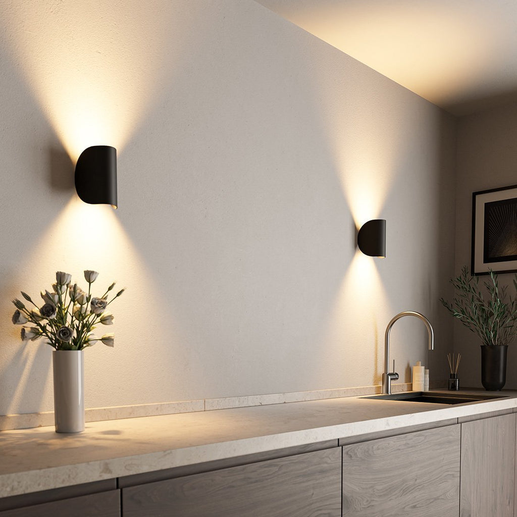 SolaraGlow Diffusierte Warme Wandleuchte für Wohnzimmer und Arbeitsbereiche