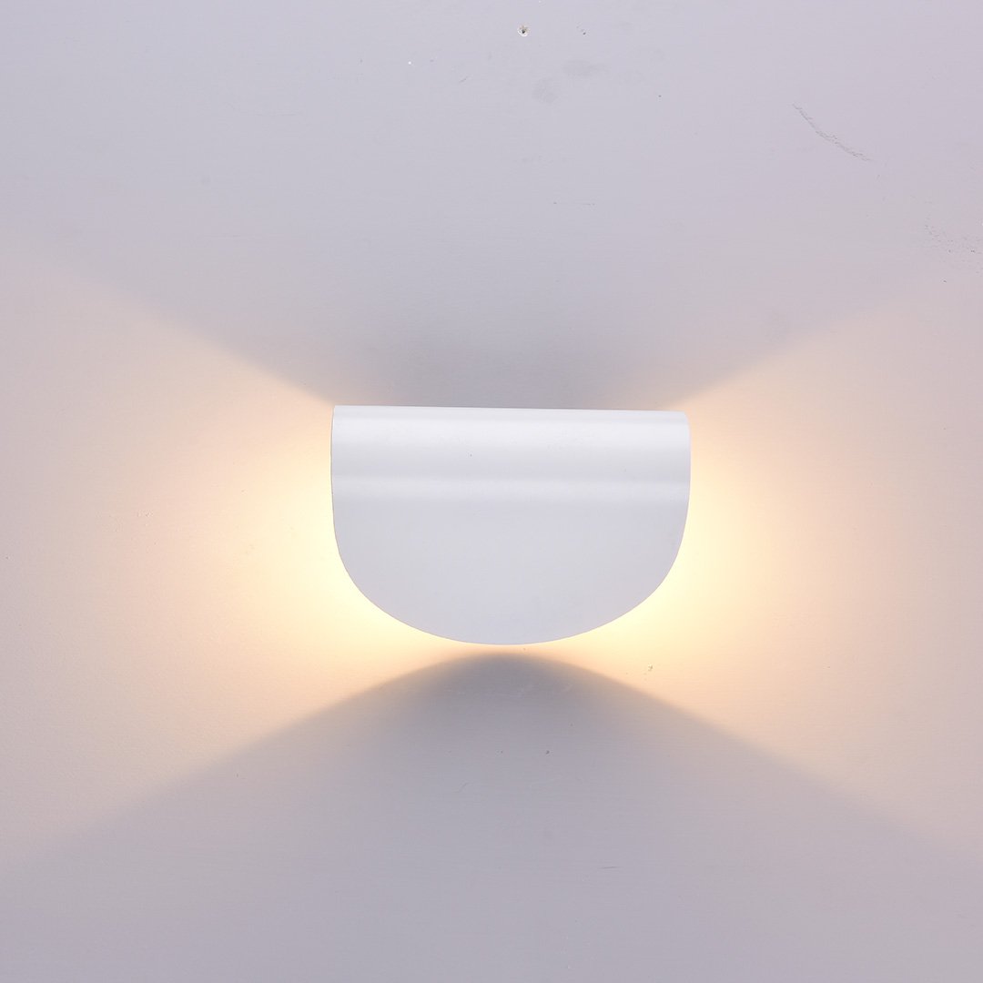 SolaraGlow Diffusierte Warme Wandleuchte für Wohnzimmer und Arbeitsbereiche