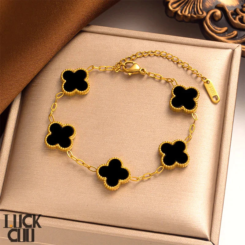 Bracciale Liora Clover con Quattro Ciondoli Floreali in Acciaio Inossidabile Placcato Oro