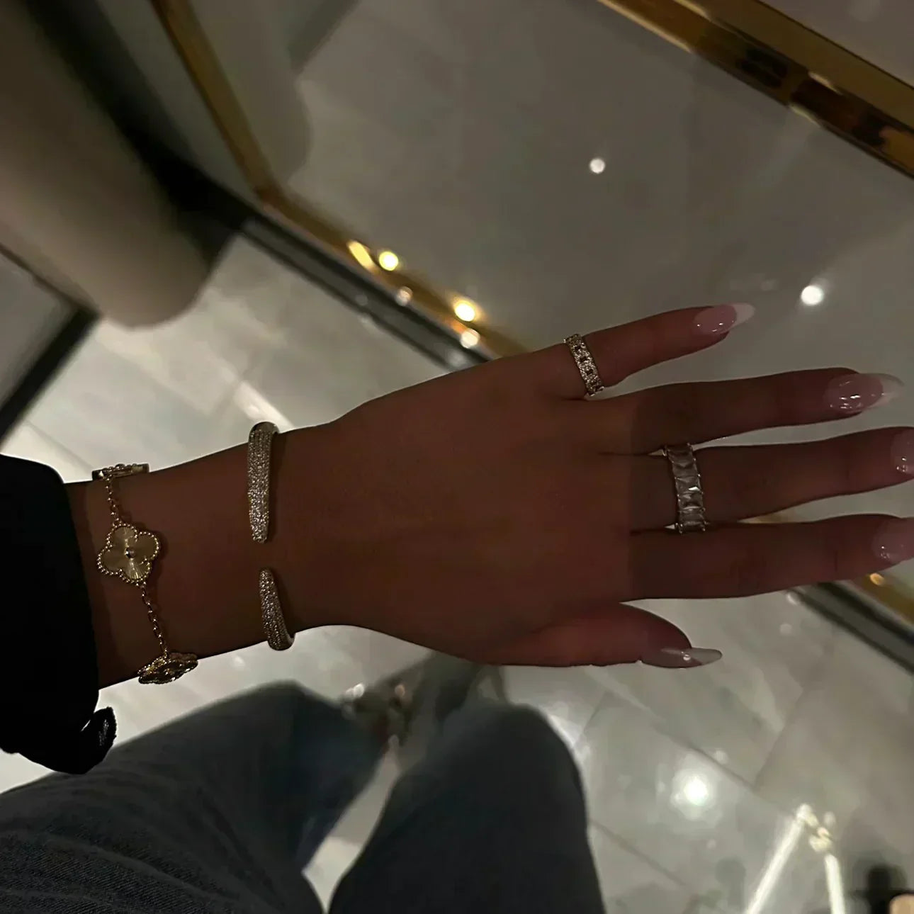 Set de bijuterii Nova Amber Clover din trei piese cu colier, brățară și cercei