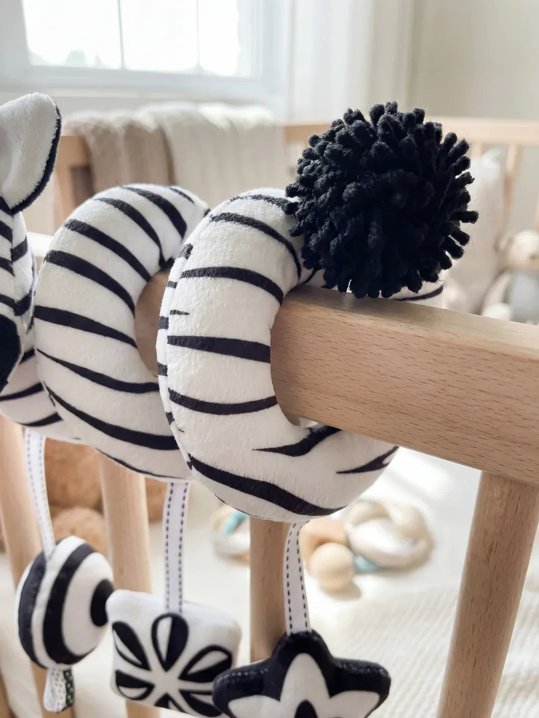 Monochrome Sensory Spiral for Early Development