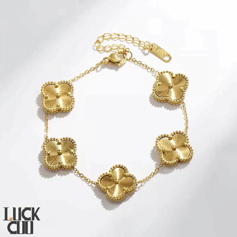 Bracciale Liora Clover con Quattro Ciondoli Floreali in Acciaio Inossidabile Placcato Oro