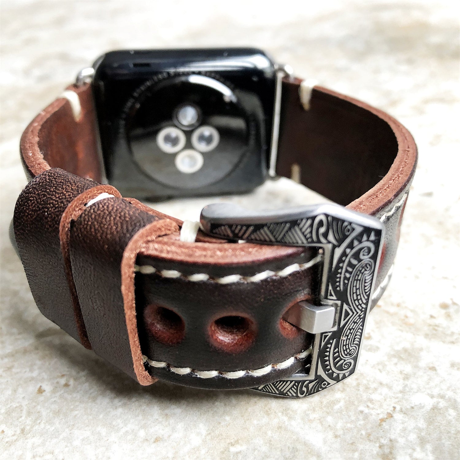 Sera håndgraveret læderrem til Apple Watch Ultra og andre modeller