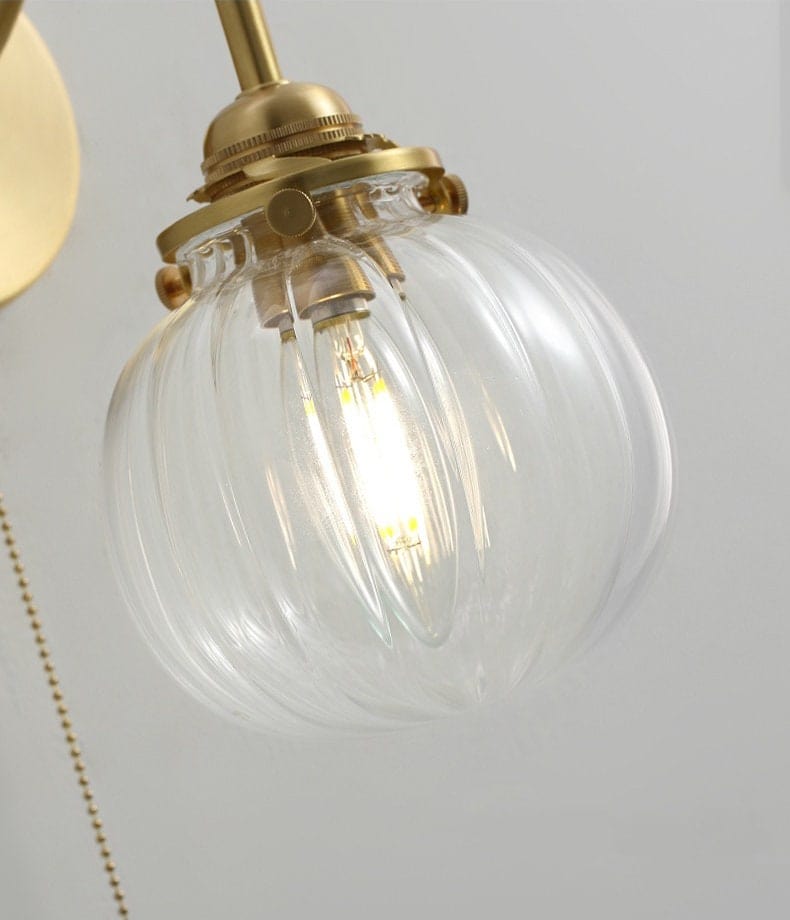 Aplica compactă cu glob din sticlă vintage pentru living