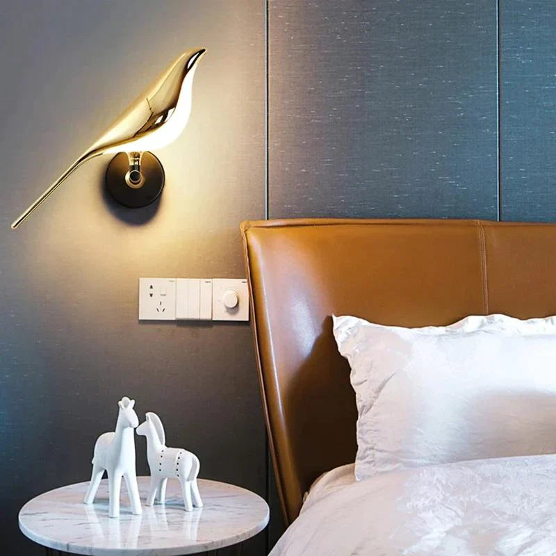 Aplique de Pared Colibrí Dorado con Acabado en Oro sobre Hierro
