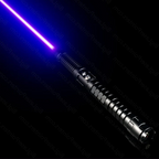 AeroForge Pro laserová hořák poskytuje jasné vodotěsné světlo pro přežití v přírodě