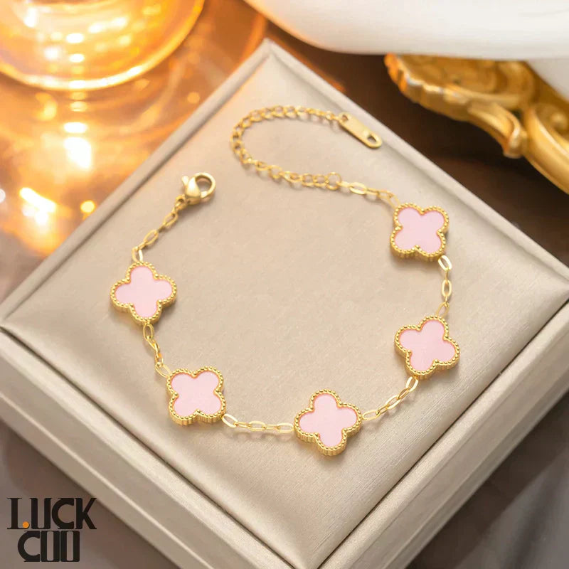 Bracciale Liora Clover con Quattro Ciondoli Floreali in Acciaio Inossidabile Placcato Oro