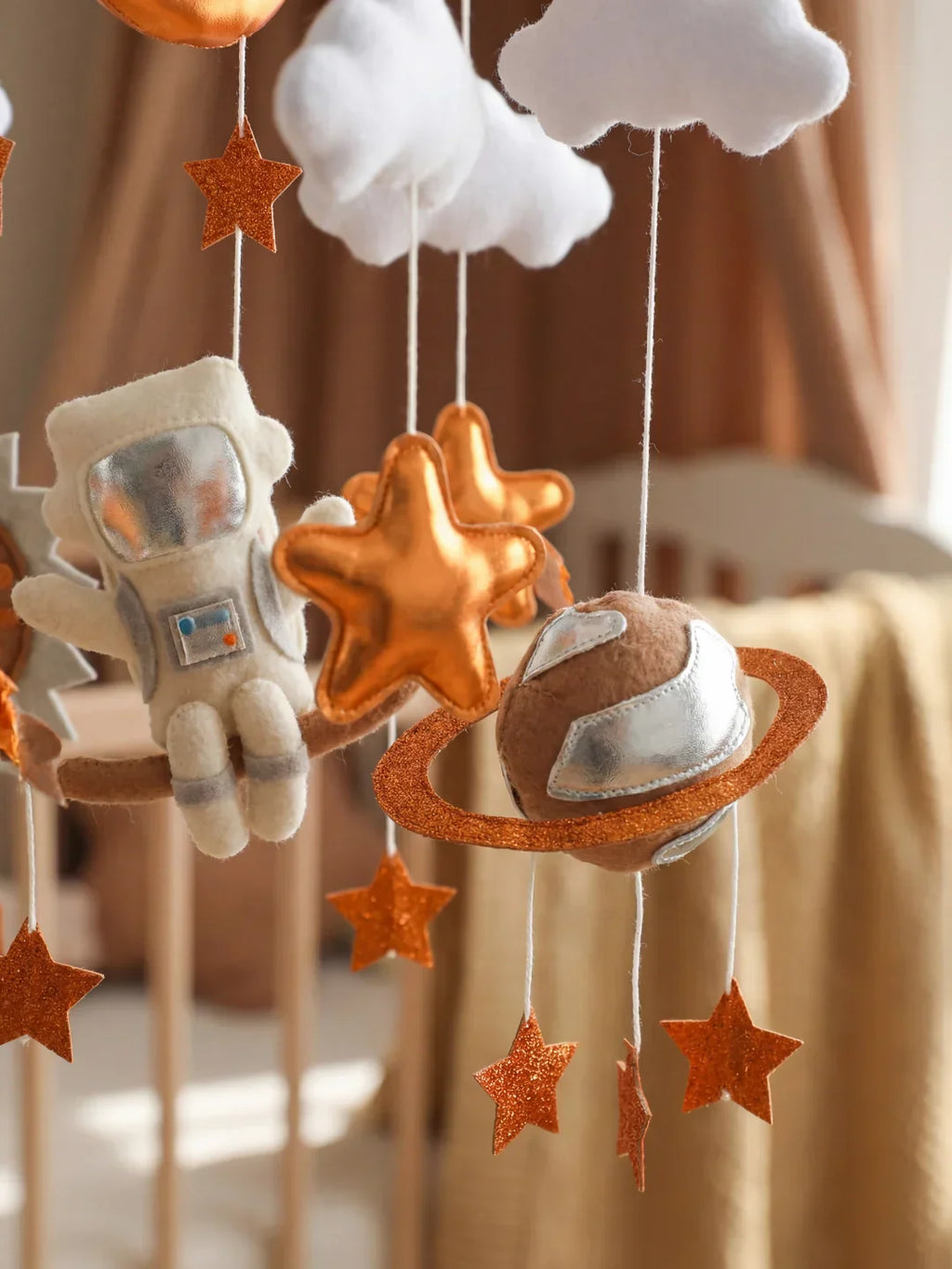 Minimalist Wooden Baby Crib Mobile with Arm