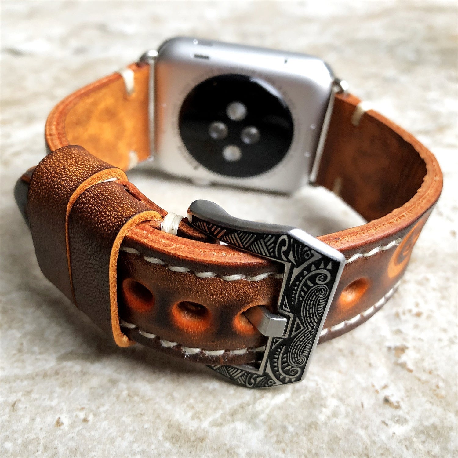 Sera håndgraveret læderrem til Apple Watch Ultra og andre modeller