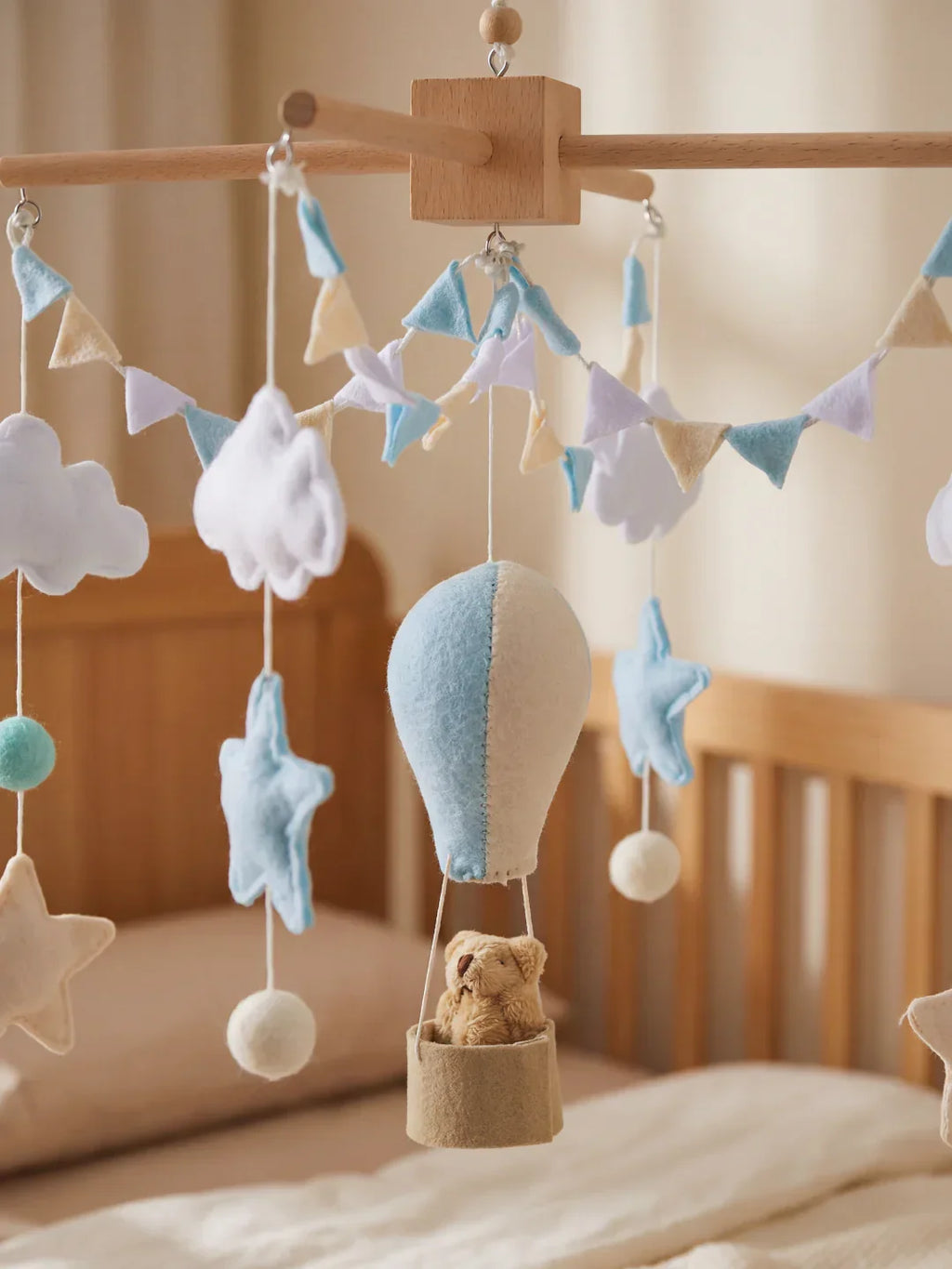 Minimalist Wooden Baby Crib Mobile with Arm