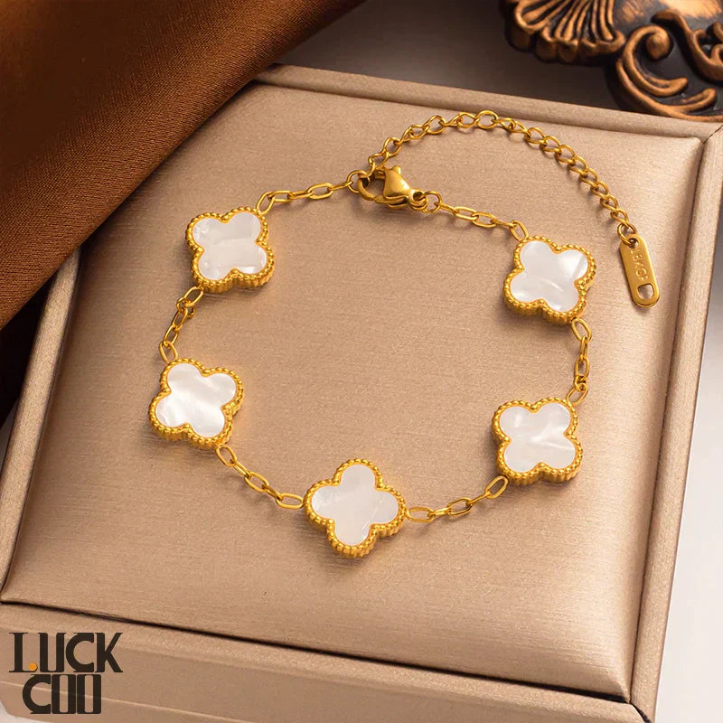 Bracciale Liora Clover con Quattro Ciondoli Floreali in Acciaio Inossidabile Placcato Oro