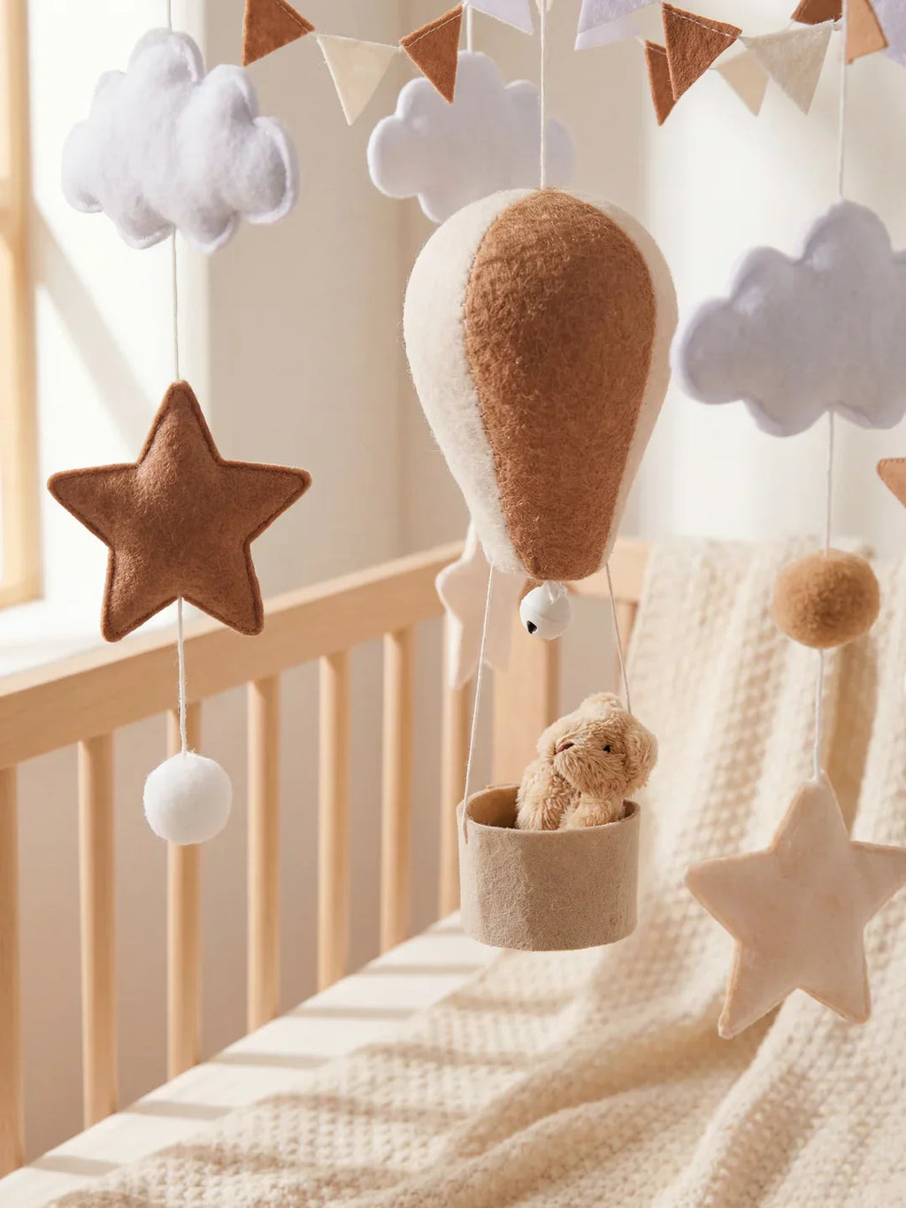 Minimalist Wooden Baby Crib Mobile with Arm